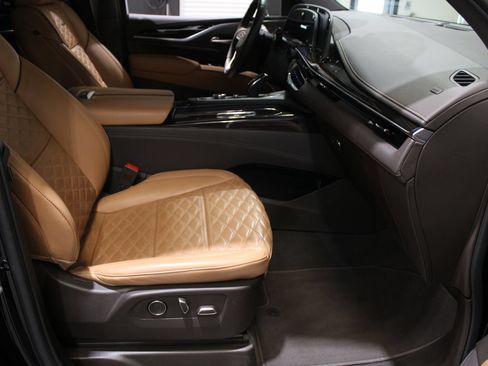 Used 2023 Cadillac Escalade ESV Premium Luxury w/ Performance Package AWD/4WD image 24