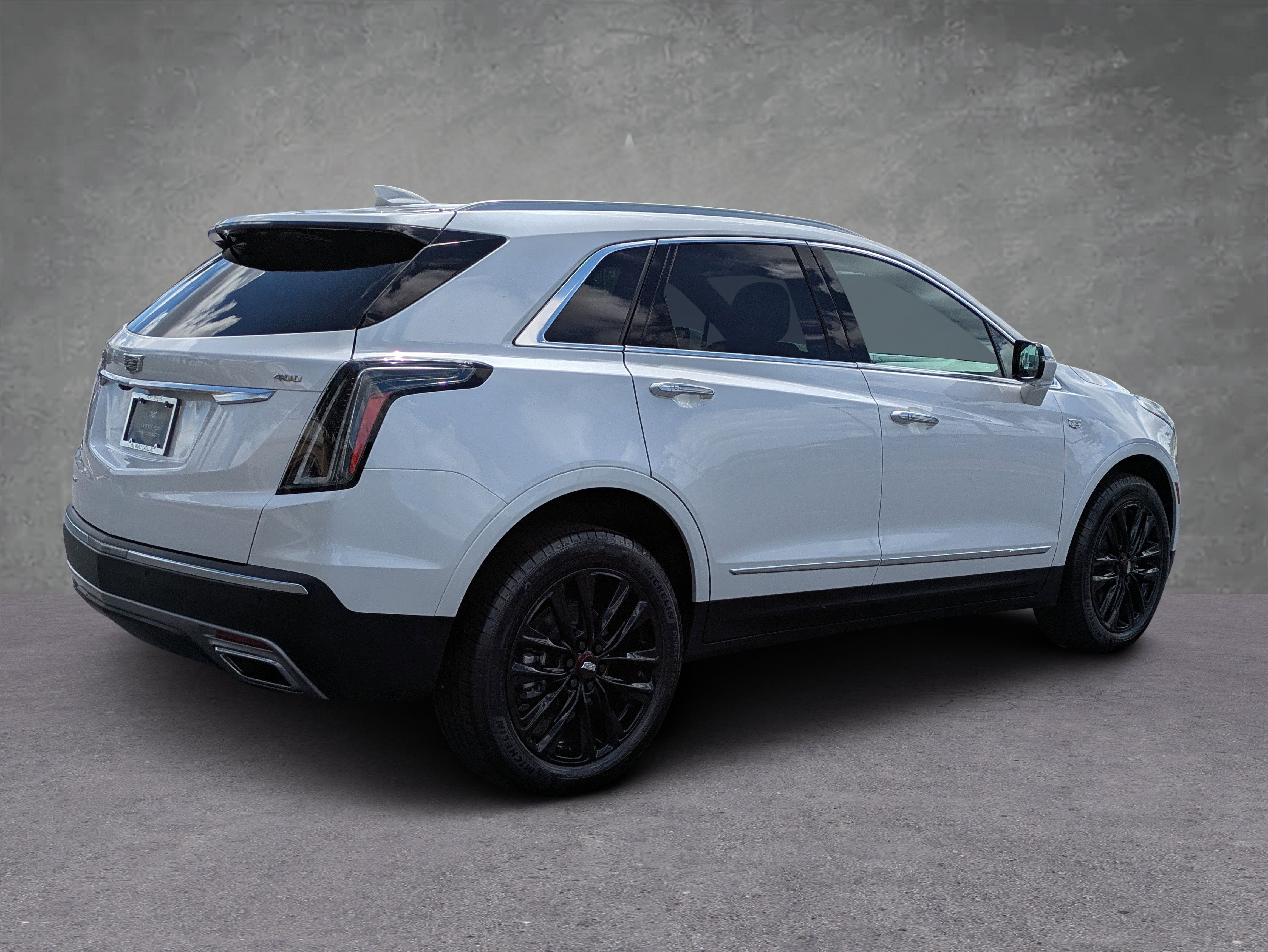 Certified 2025 Cadillac XT5 Premium Luxury w/ LPO, Red Accent Package AWD/4WD image 4