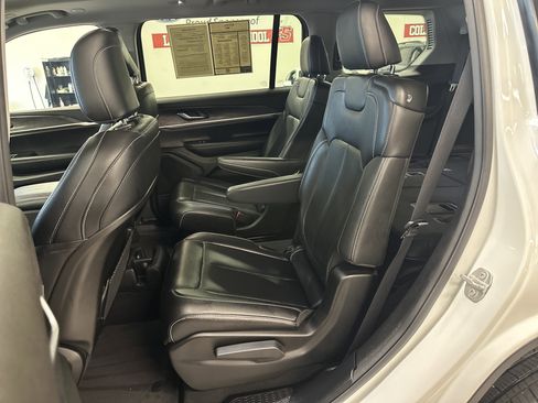Used 2023 Jeep Grand Cherokee L Limited image 6