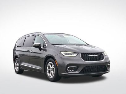 Used 2023 Chrysler Pacifica Limited