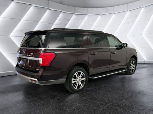 Used 2023 Ford Expedition Max XLT image 4