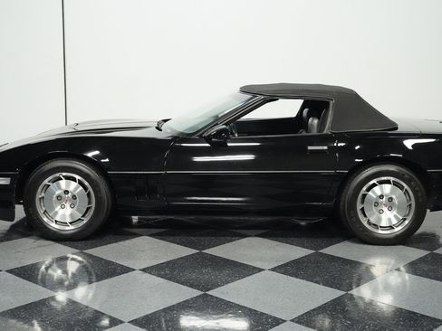 Used 1986 Chevrolet Corvette Convertible image 2