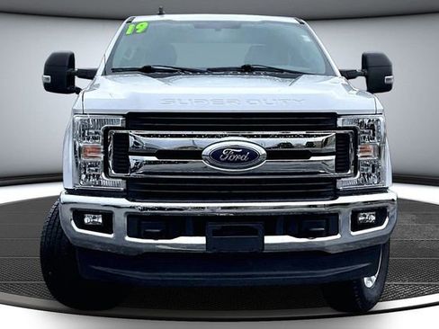 Used 2019 Ford F250 XLT w/ XLT Value Package image 2