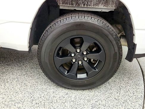 Used 2024 RAM 1500 Laramie AWD/4WD image 9