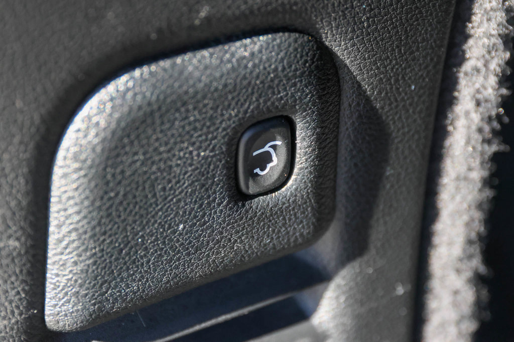 Used 2024 Dodge Durango GT RWD image 9