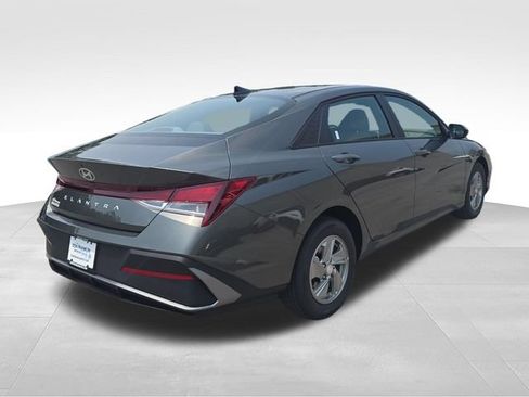 New 2026 Hyundai Elantra SE FWD image 5