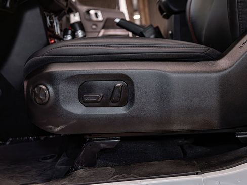 Used 2025 Jeep Wrangler Unlimited Rubicon AWD/4WD image 21