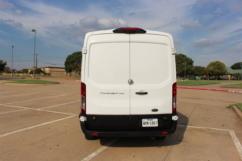 Used 2024 Ford Transit 250 148 Medium Roof RWD image 3