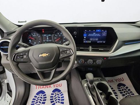 Used 2025 Chevrolet Trax LS w/ LS Convenience Package FWD image 13