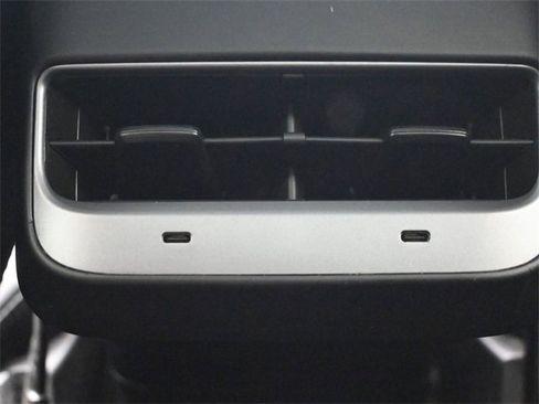 Used 2021 Tesla Model Y Long Range image 15