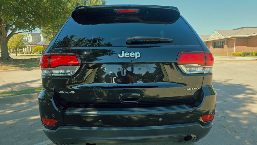 Used 2021 Jeep Grand Cherokee Laredo AWD/4WD image 21