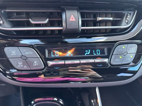 Used 2022 Toyota C-HR XLE image 20