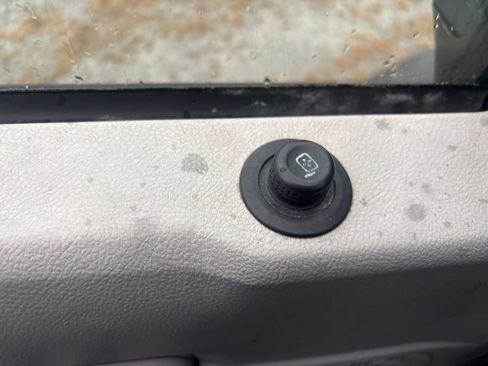 Used 2016 Ford E-350 and Econoline 350 Super Duty w/ Power Windows & Locks Group image 17