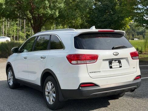 Used 2016 Kia Sorento FWD w/ LX Convenience Package image 3