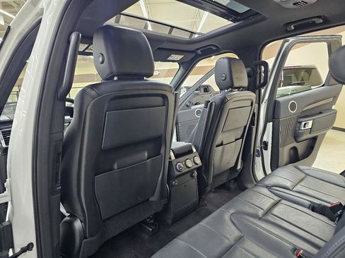 Used 2018 Land Rover Discovery HSE AWD/4WD image 27