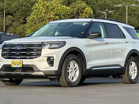 New 2025 Ford Explorer Active w/ Active Comfort Package image 8
