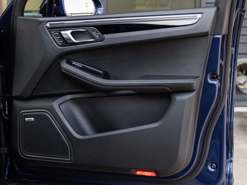 Certified 2026 Porsche Macan AWD/4WD image 43