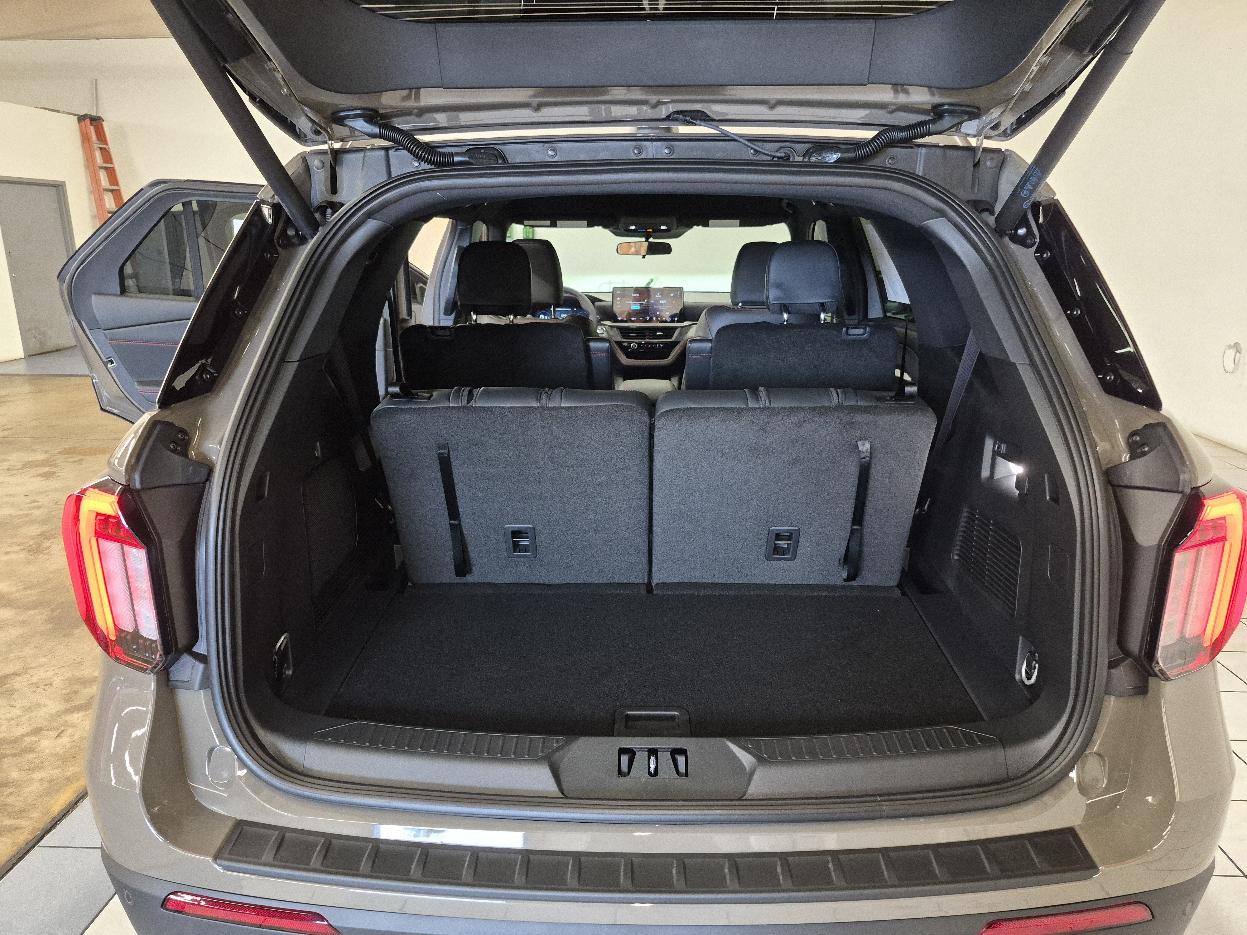 New 2027 Ford Explorer ST-Line RWD image 17