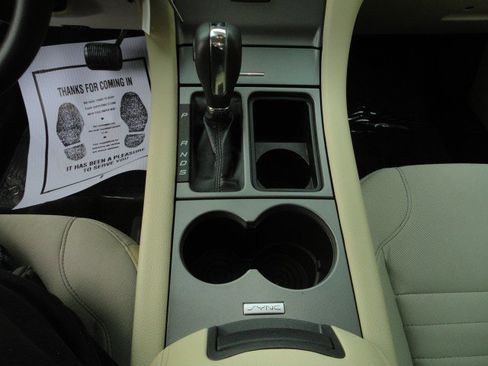 Used 2018 Ford Taurus SE image 7