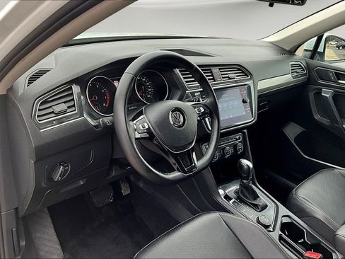 Used 2019 Volkswagen Tiguan SE image 18
