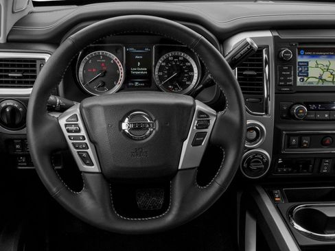 Used 2017 Nissan Titan PRO-4X AWD/4WD image 2
