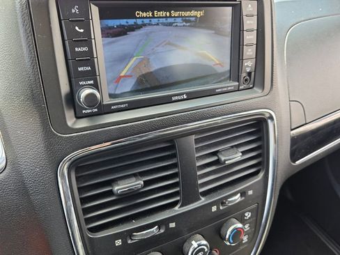 Used 2018 Dodge Grand Caravan SE FWD image 25