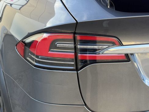 Used 2019 Tesla Model X Long Range image 39