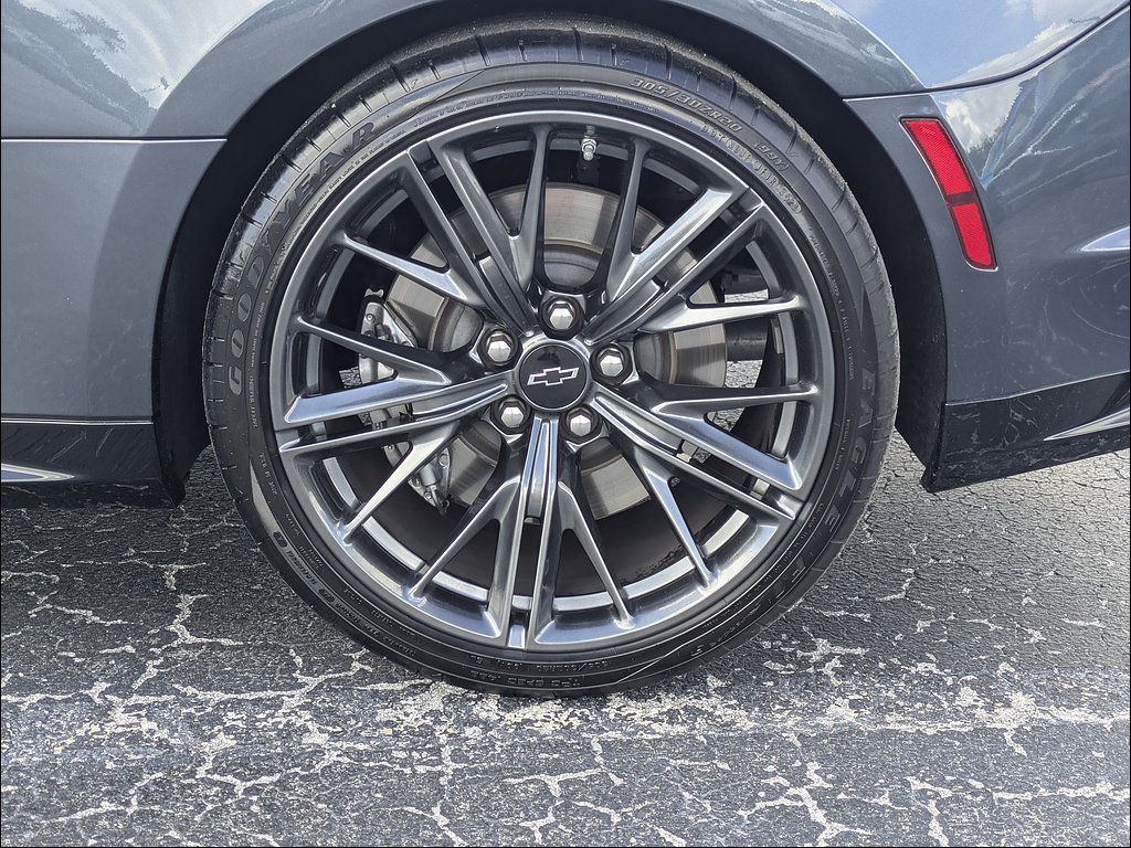 Used 2020 Chevrolet Camaro ZL1 RWD image 16