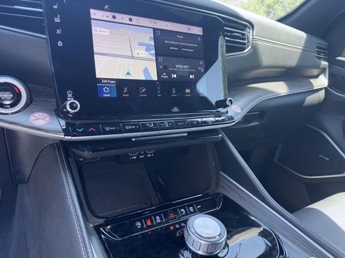 Used 2024 Jeep Wagoneer Series II w/ Flexible Seating Group RWD image 11