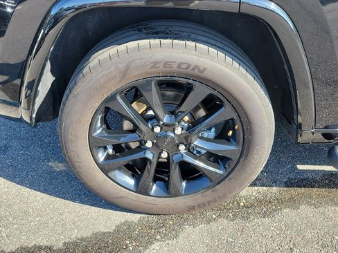 Used 2022 Jeep Grand Cherokee Laredo X image 39