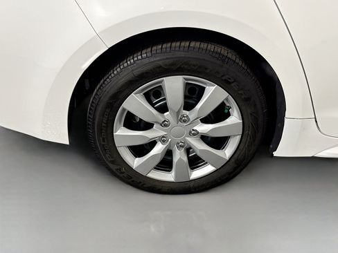 Used 2022 Toyota Corolla LE FWD image 32