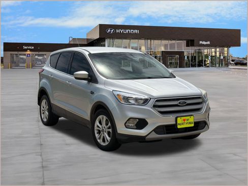 Used 2019 Ford Escape SE FWD image 7