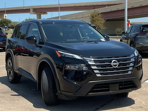 Certified 2026 Nissan Rogue SV AWD/4WD image 3