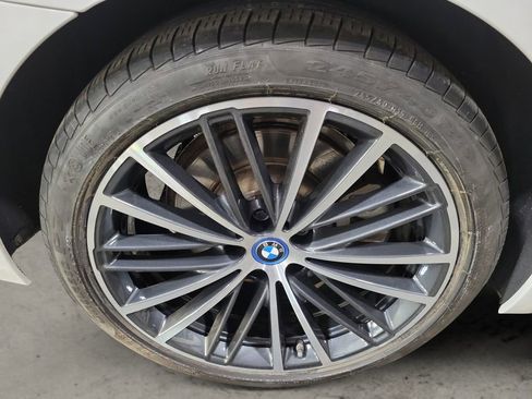 Used 2023 BMW 530e w/ Executive Package image 13