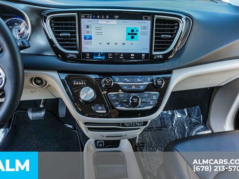 Used 2023 Chrysler Pacifica Touring-L FWD image 46