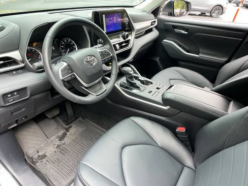 Used 2026 Toyota Highlander XLE AWD/4WD image 10