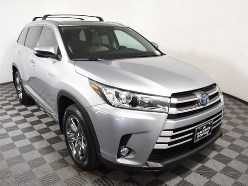Used 2017 Toyota Highlander Limited Platinum AWD/4WD image 9