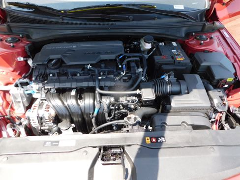 Used 2025 Hyundai Elantra Sport image 15