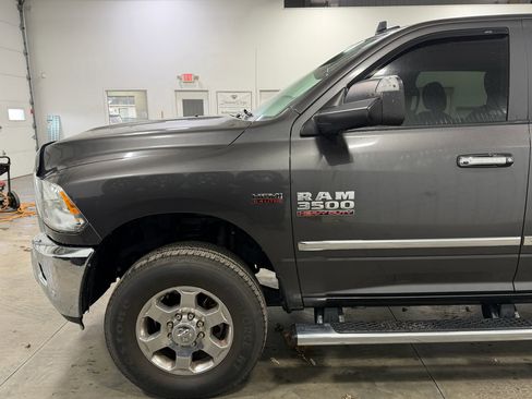 Used 2018 RAM 3500 Big Horn image 17