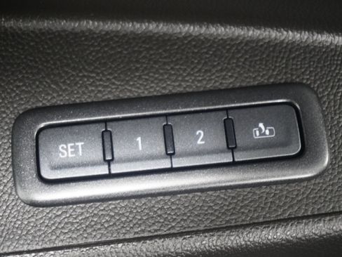 Used 2017 GMC Yukon Denali w/ Open Road Package AWD/4WD image 18