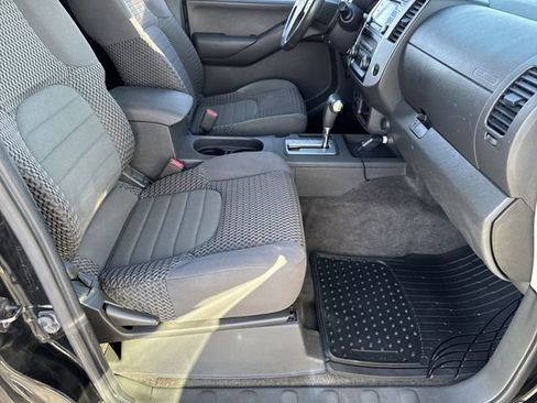 Used 2013 Nissan Frontier SV image 19