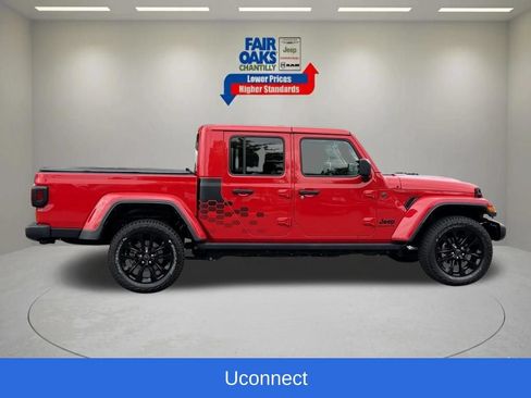 Used 2024 Jeep Gladiator Sport AWD/4WD image 7