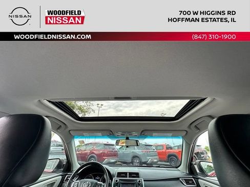 Used 2015 Toyota Camry SE w/ Moonroof Package FWD image 32