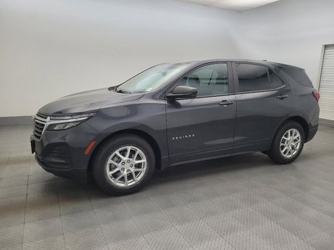 Used 2022 Chevrolet Equinox LS w/ LS Convenience Package FWD image 2