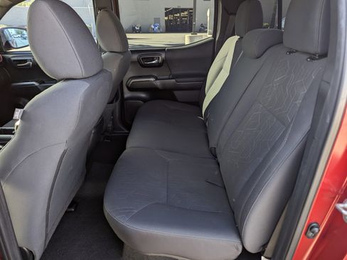 Used 2017 Toyota Tacoma TRD Off-Road w/ Tow Package image 9