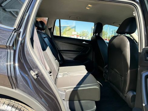 Used 2018 Volkswagen Tiguan SE image 31