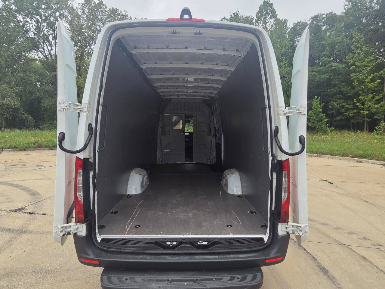 Used 2020 Mercedes-Benz Sprinter 2500 w/ Driver Convenience Package image 36