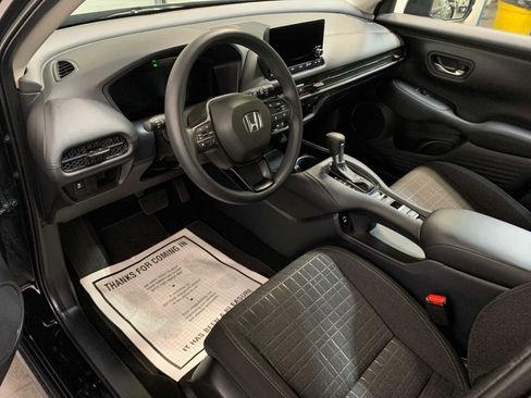 Used 2025 Honda HR-V LX image 8