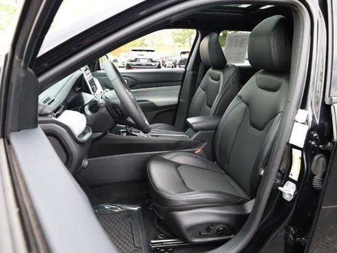 Used 2025 Jeep Compass Latitude w/ Sun & Sound Group image 8