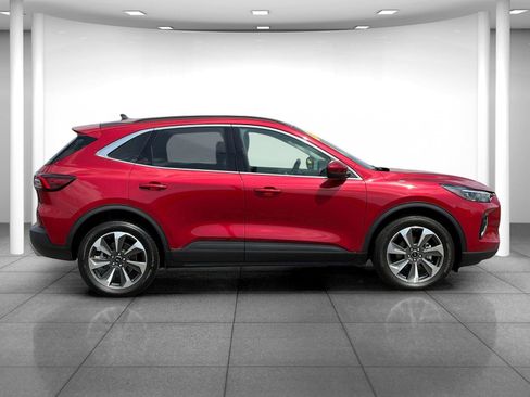 Used 2023 Ford Escape Platinum image 8